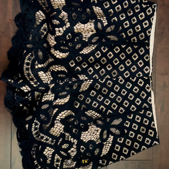 Bardot lace short - Picture 4 of 7